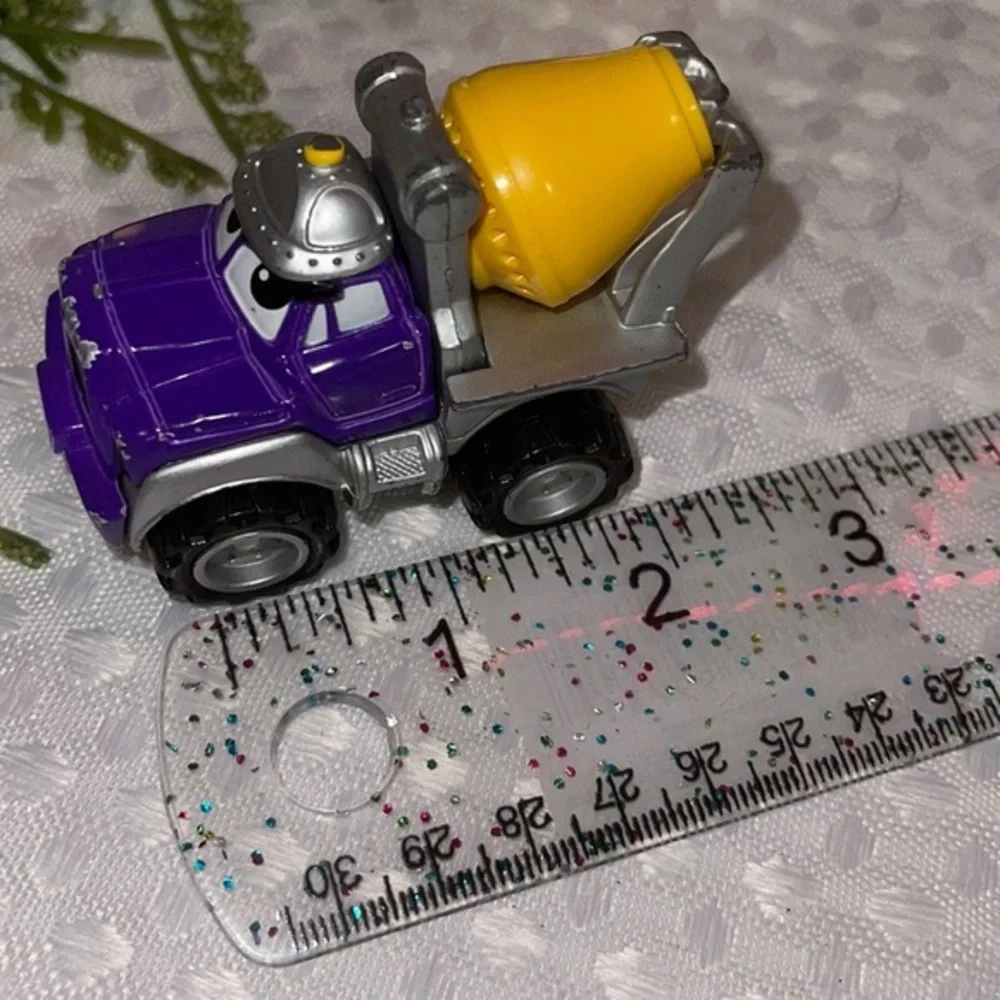 VINTAGE Maisto Hasbro Tonka Truck from the movie CARS yr. 2000.